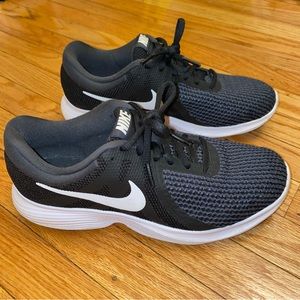 Nike Revolution 4 Women's Running Shoe size 8